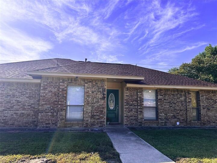 Property Photo: 813 Leslie Lane TX 75019