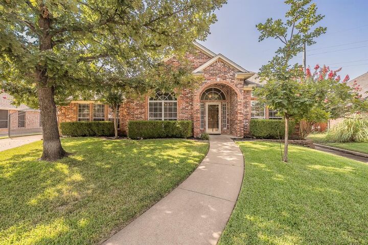 Property Photo: 8152 Vine Wood Drive TX 76182