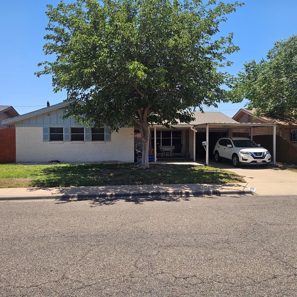 Property Photo:  1708 49th St  TX 79762 