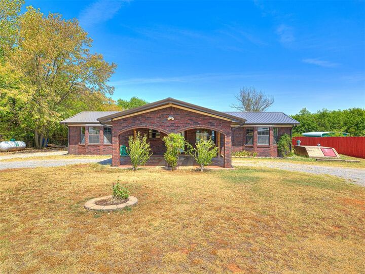 Property Photo:  245 E Riddle Road  OK 73018 