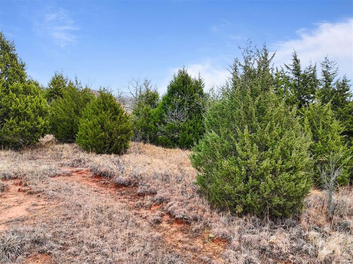 Property Photo: 5701 S Henney Road OK 73020