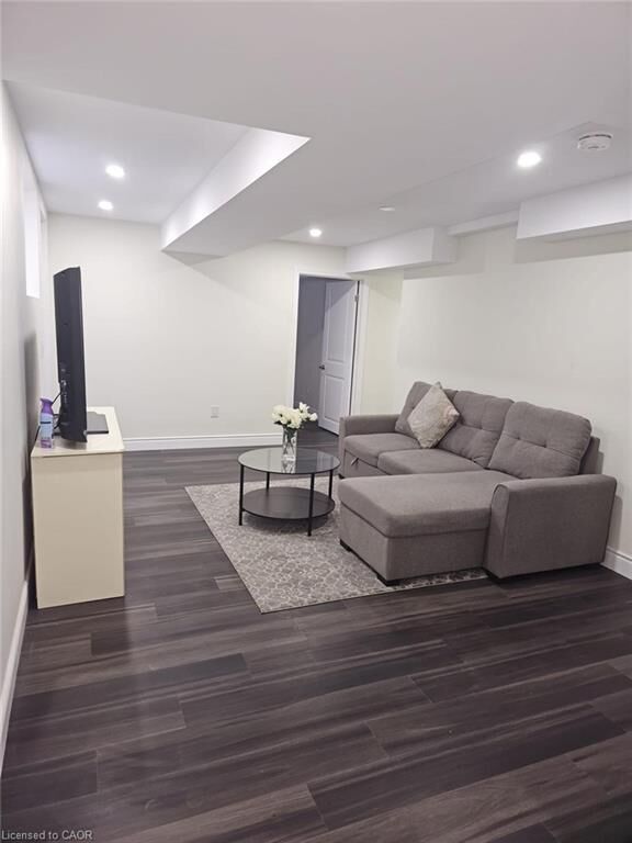 Property Photo:  281 Woodbine Avenue Bsmt  ON N2R 0L2 