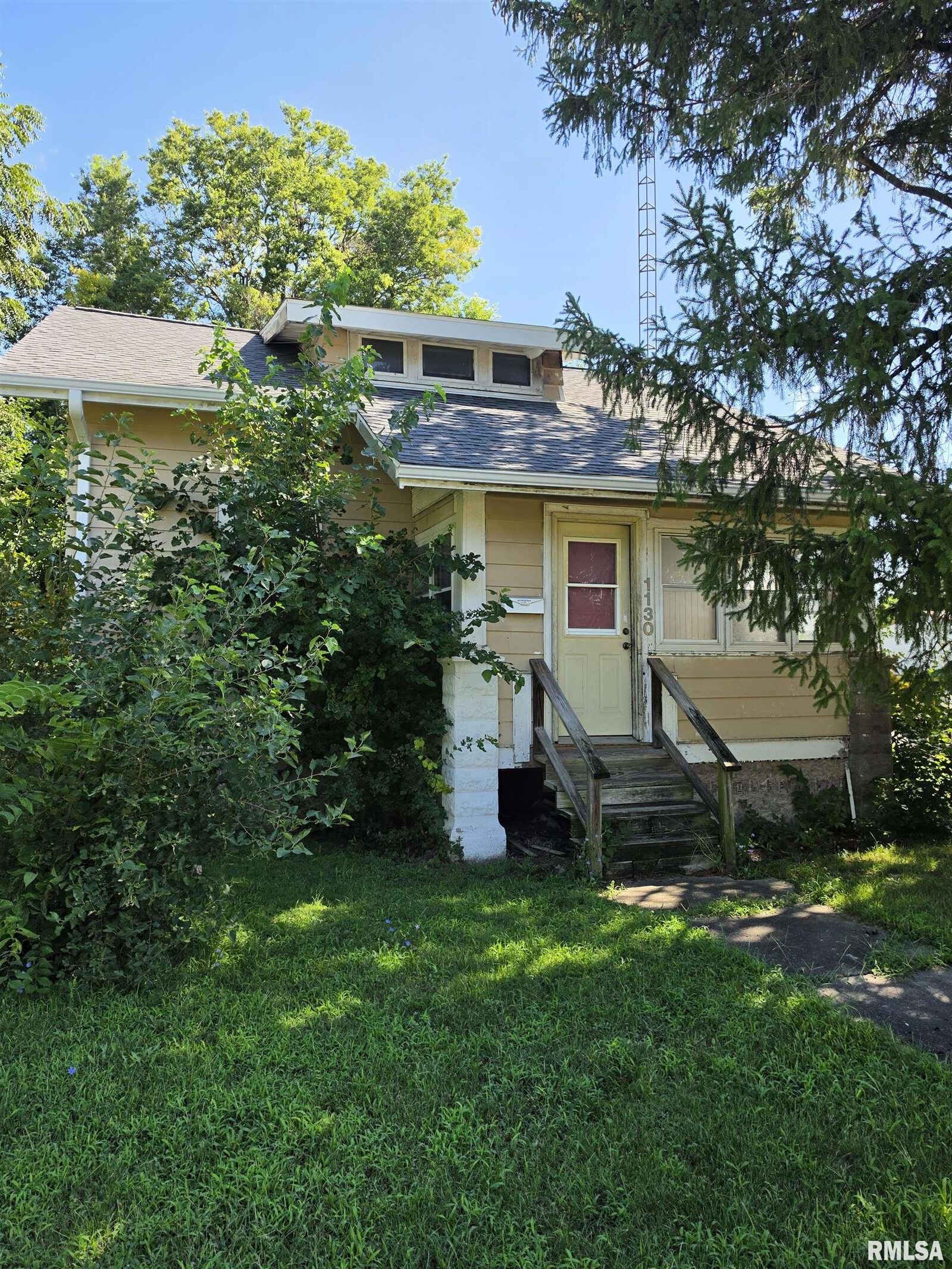 Property Photo: 1130 Pekin Street IL 62656-0000