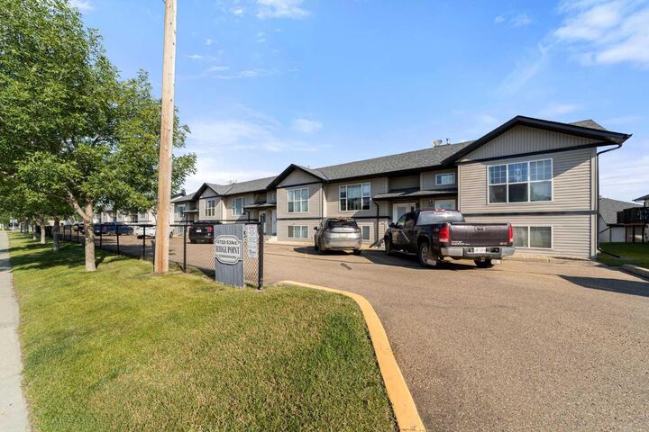 Property Photo:  4702 53 Avenue 45  AB T4V 0Y2 