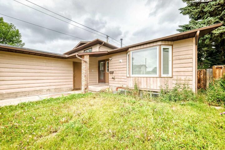 Property Photo: 6832 37 Avenue NE AB T1Y 5E5