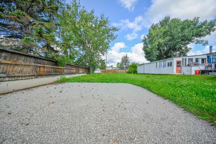 Property Photo: 4429 51 Avenue AB T0H 3N0