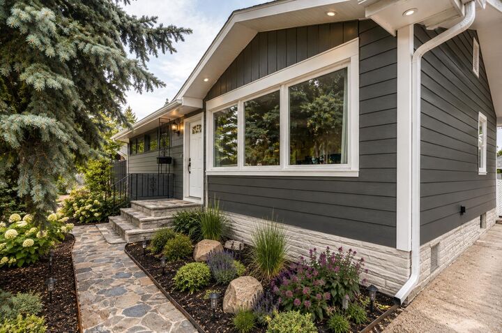 Property Photo: 711 27 Street N AB T1H 3X1