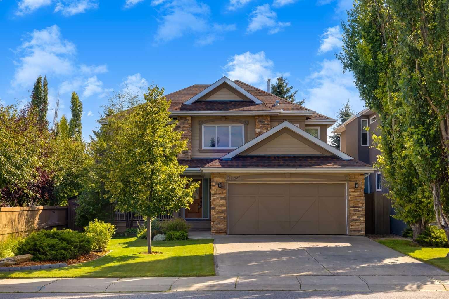 Property Photo: 1527 Evergreen Drive SW AB T2Y 2X7