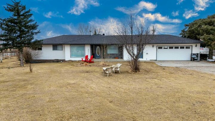233239 Glenmore View Road — photo 1