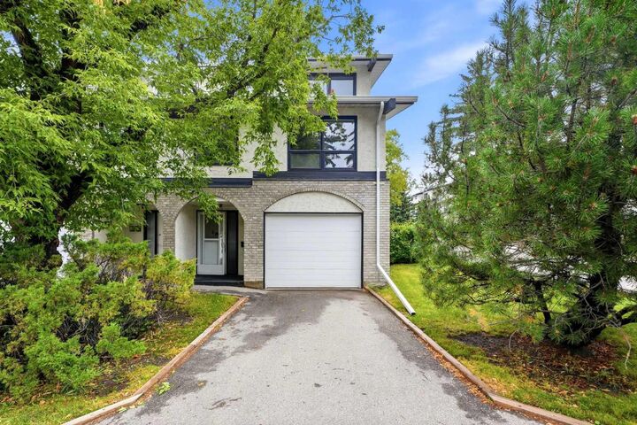 Property Photo: 5400 Dalhousie Drive NW 26 AB T3A 2B4
