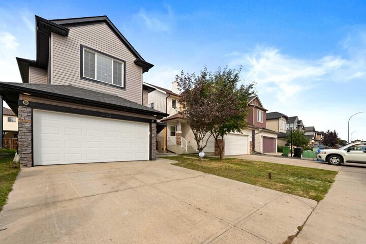 Property Photo:  81 Saddlecrest Green NE  AB T3J 5N4 