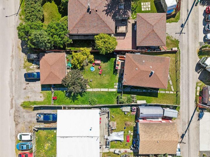 Property Photo: 1221 1 Avenue AB T1W 1M5