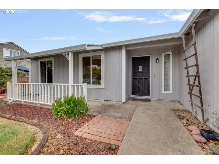 Property Photo: 246 SW 9th Ave OR 97013