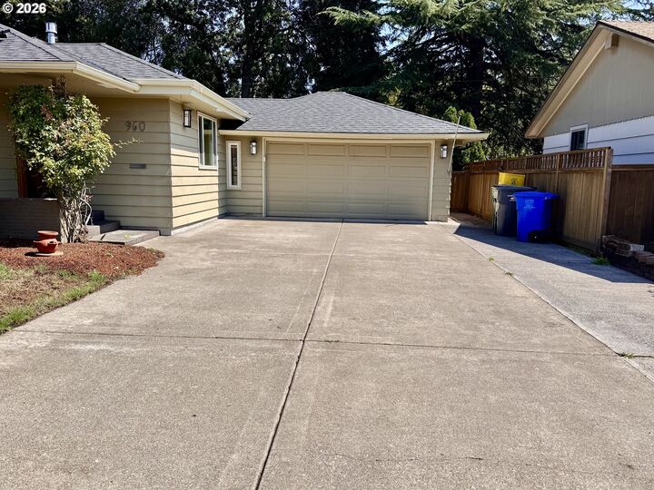 Property Photo: 960 NE 108th Ave OR 97220