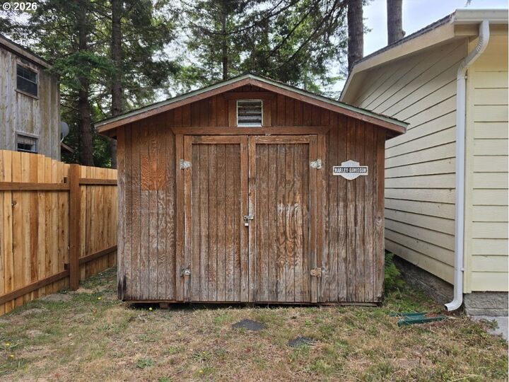 Property Photo: 2175 Deady St OR 97465