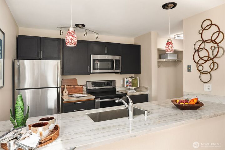 Property Photo: 10329 Meridian Avenue N 202 WA 98133