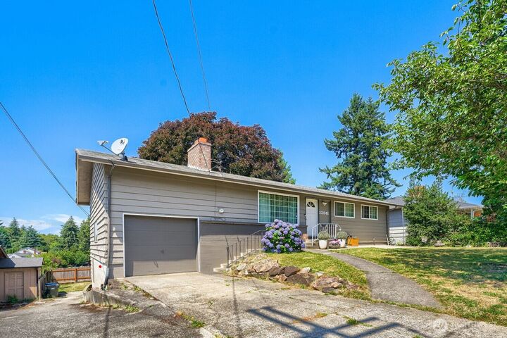 Property Photo: 22941 105th Avenue SE WA 98031