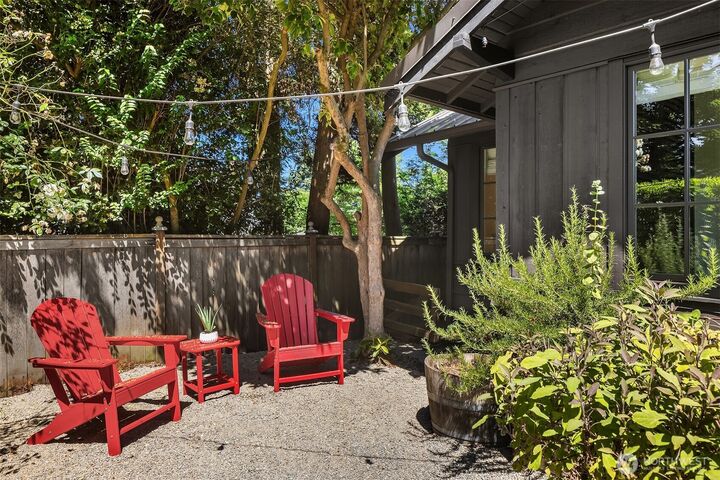 Property Photo: 1426 37th Avenue E WA 98112