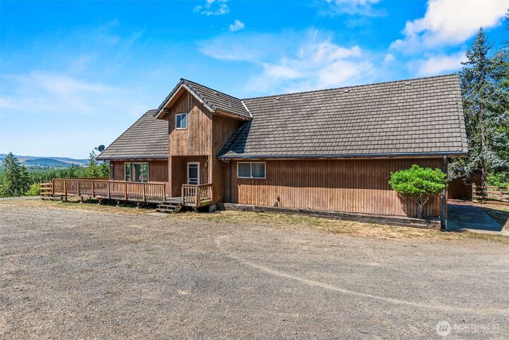 Property Photo: 805 Luebke Road WA 98649