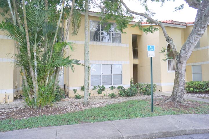 Property Photo:  12620 Vista Isles Drive 1025  FL 33325 