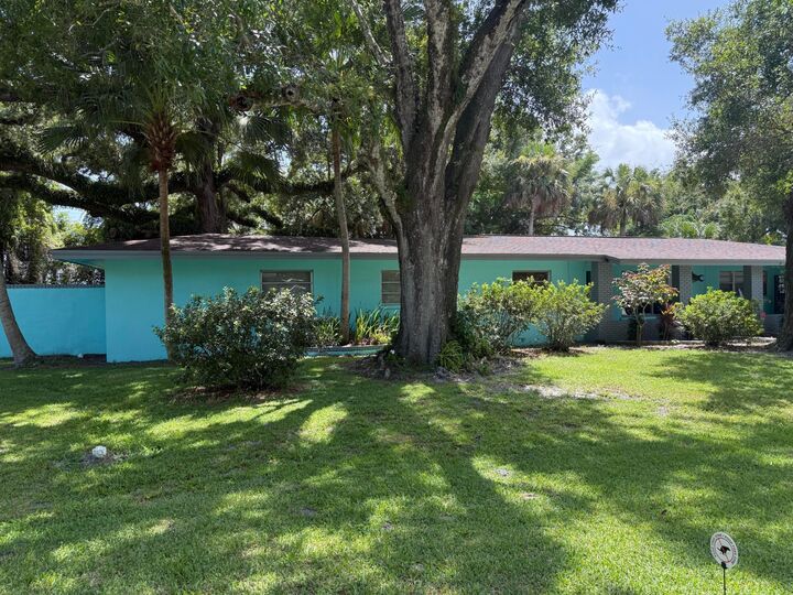 Property Photo: 1111 Trinidad Avenue FL 34982