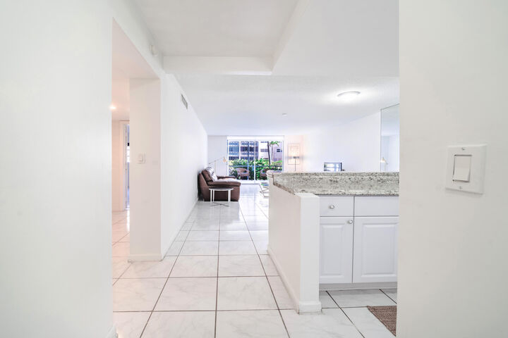 Property Photo:  501 NE 14th Avenue 103  FL 33009 