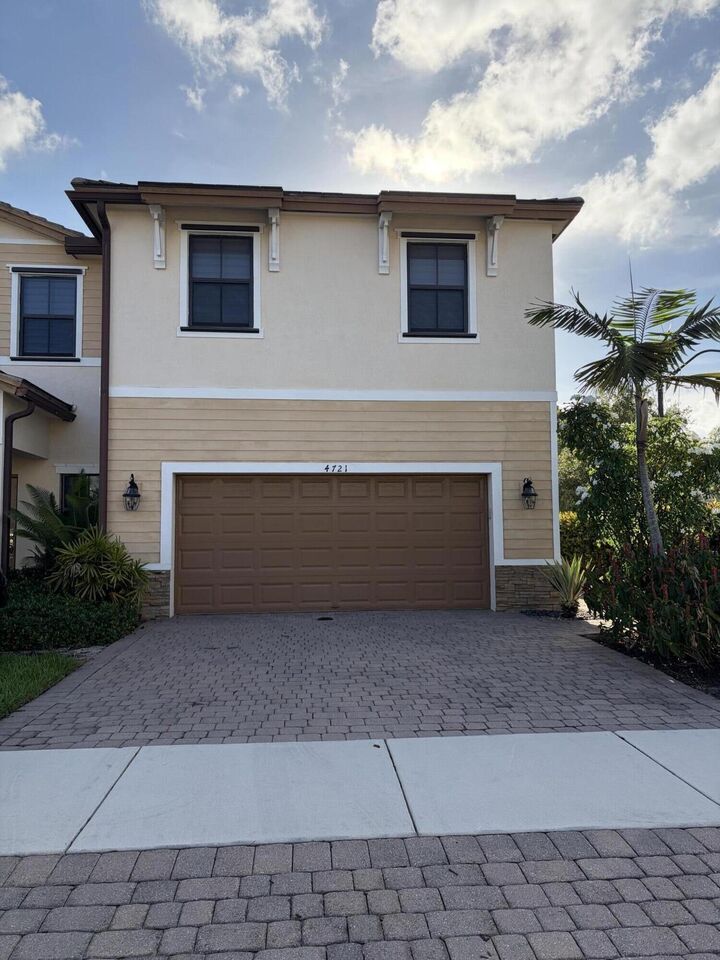 Property Photo: 4721 Santa Cruz Way FL 33314