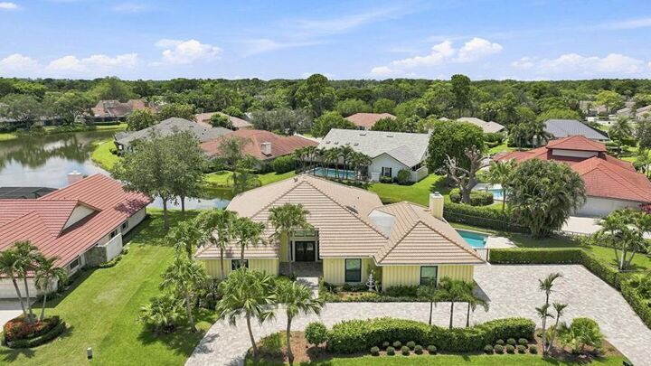 Property Photo: 1 Wycliff Road FL 33418