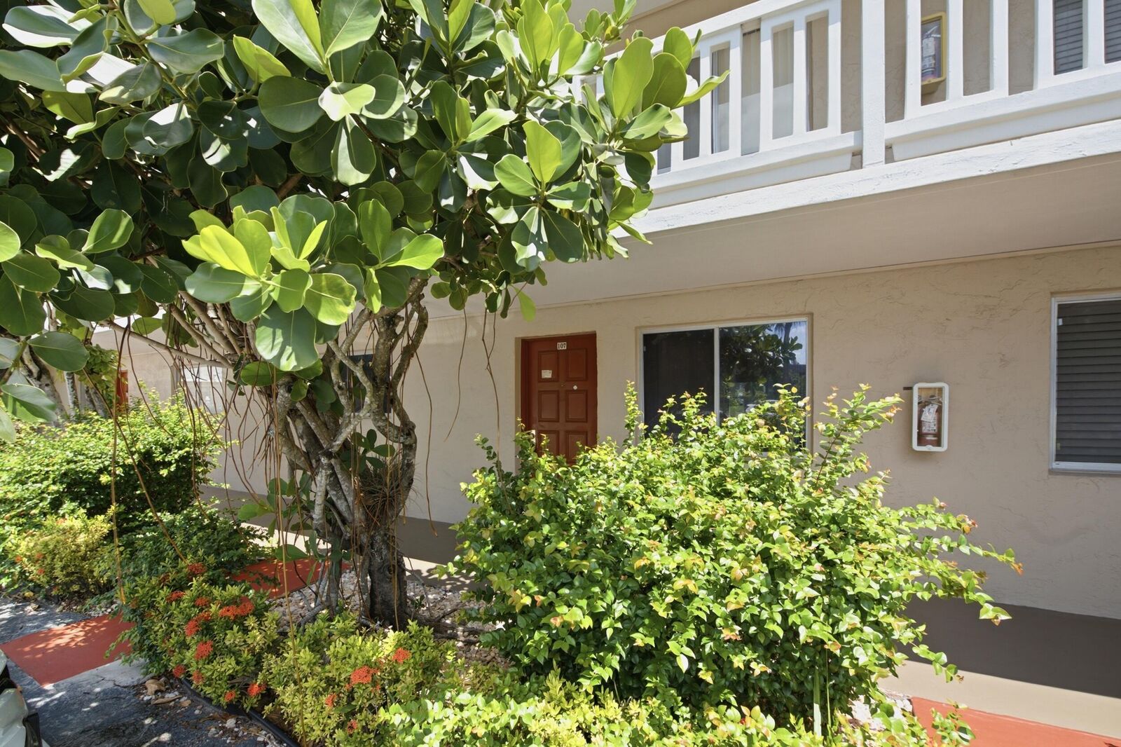 Property Photo:  3601 Inverrary Drive 107  FL 33319 