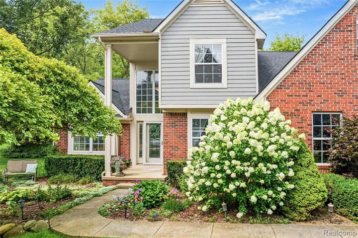 Property Photo:  2375 Reidsview E  MI 48383 