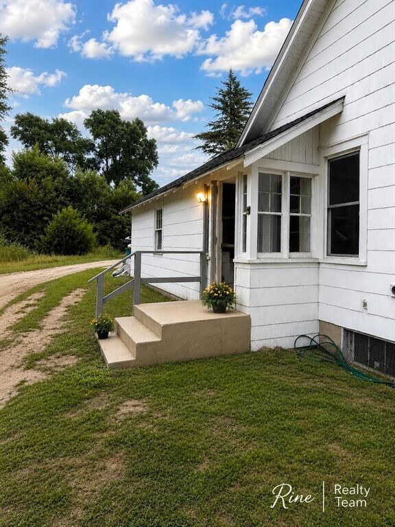 Property Photo:  264 N Cass Street  MI 49336 