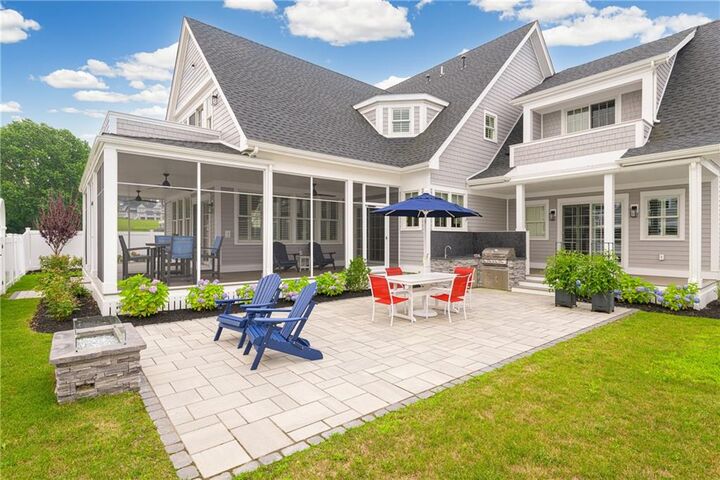 Property Photo:  5 Portsmouth Lane  RI 02871 