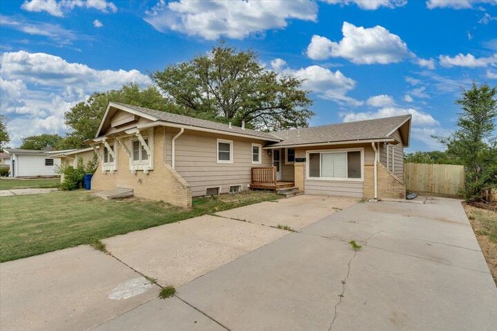 Property Photo: 8206 E Levitt Dr KS 67207-3234