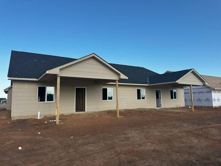 Property Photo: 814 N Wheatland St KS 67235