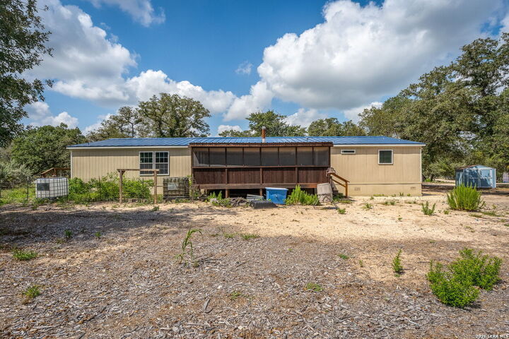 Property Photo: 520 Turkey Tree Trl TX 78155