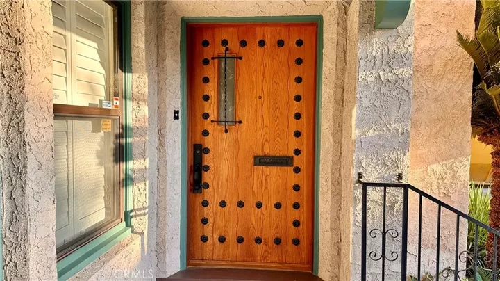 Property Photo: 1122 N Isabel Street CA 91207