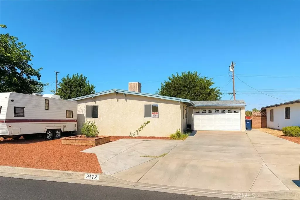 Property Photo:  44129 Carolside  CA 93535 