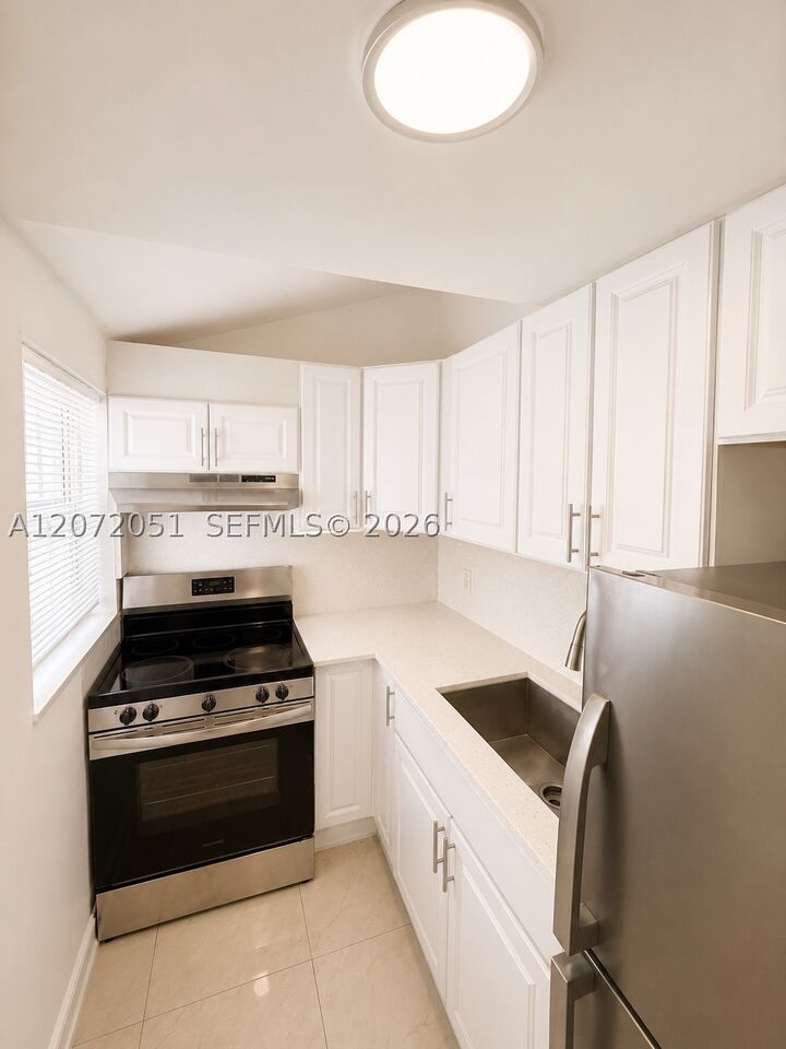 Property Photo: 1440 Pennsylvania Ave 3 FL 33139
