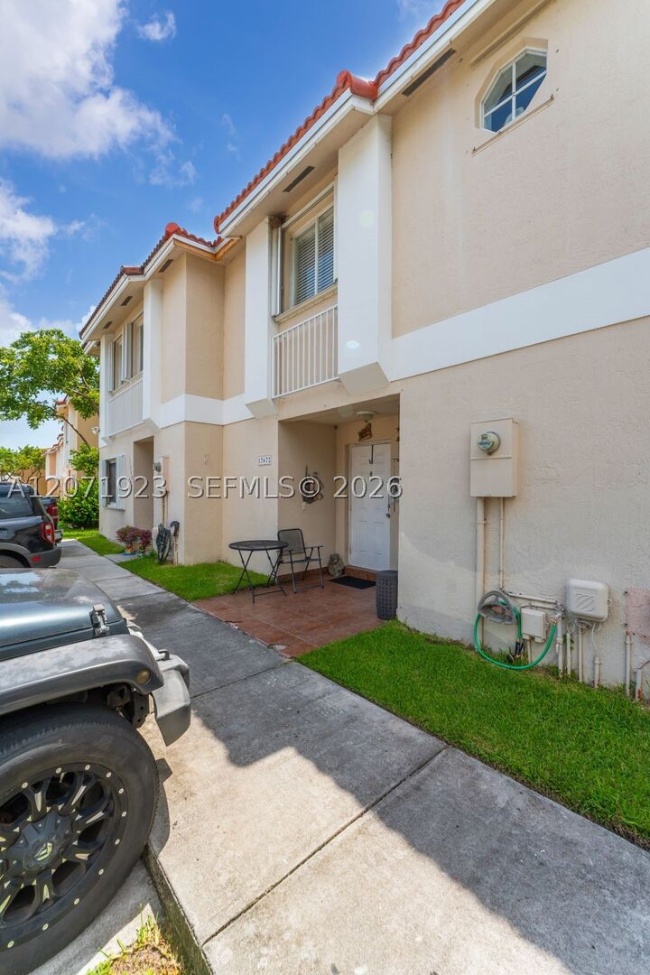 Property Photo:  17672 SW 139th Ct  FL 33177 