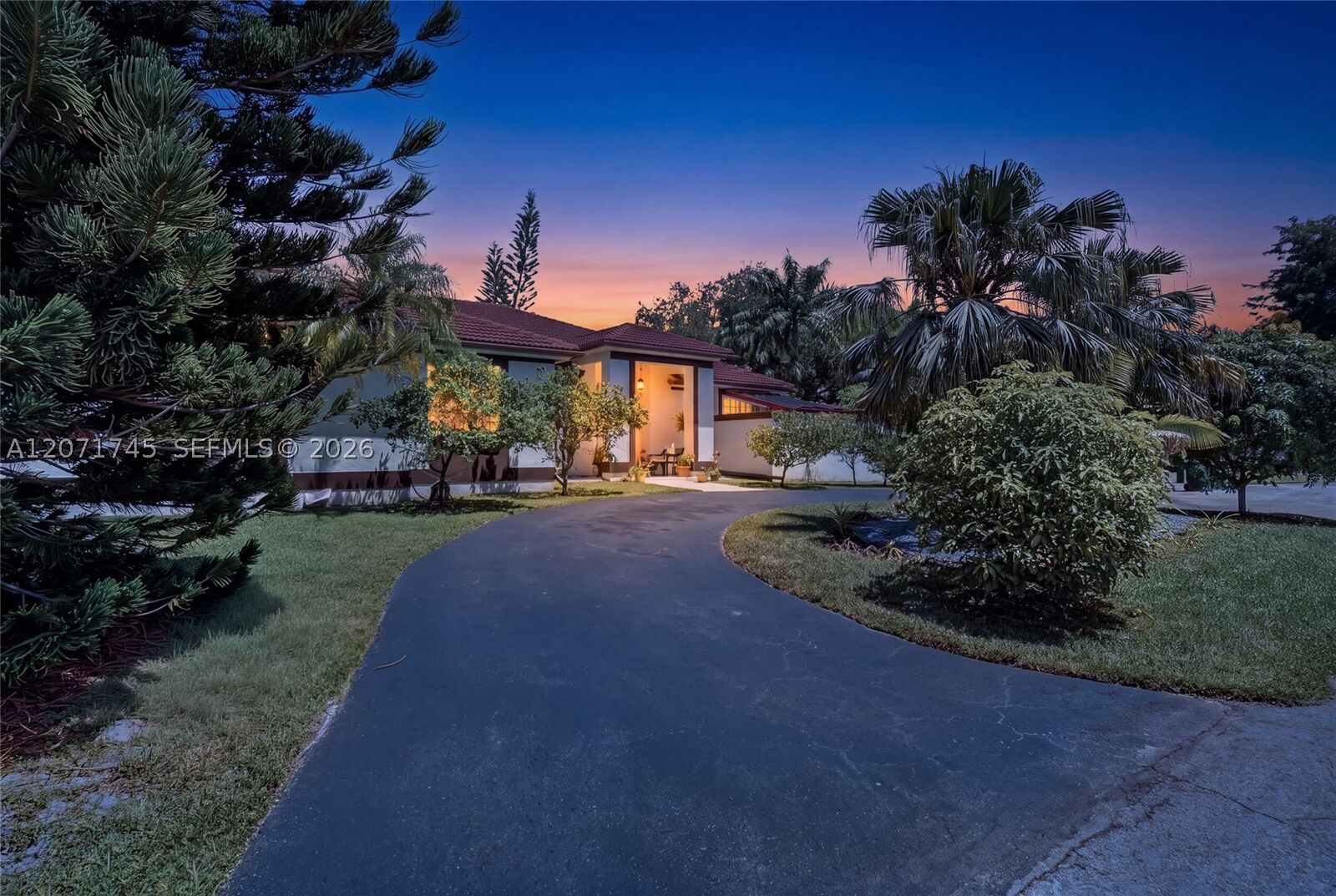 Property Photo: 17711 SW 81st Ct FL 33157