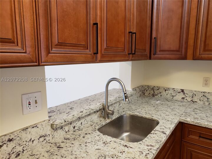 Property Photo:  