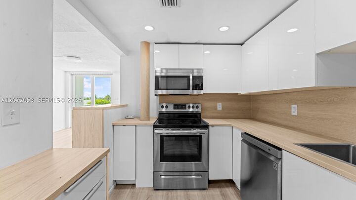 Property Photo:  1145 Normandy Dr 505  FL 33141 