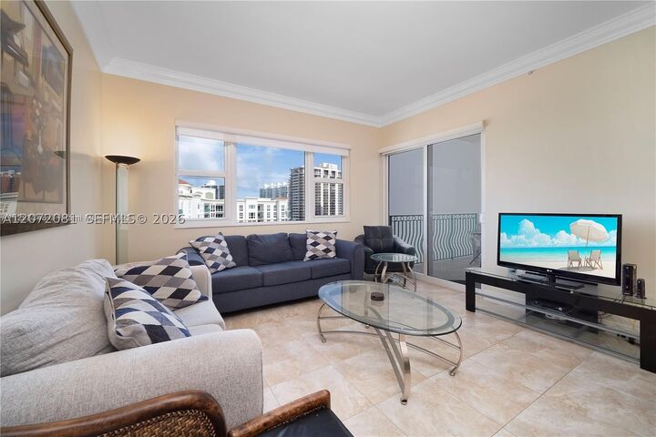 Property Photo:  19900 E Country Club Dr Ts18  FL 33180 