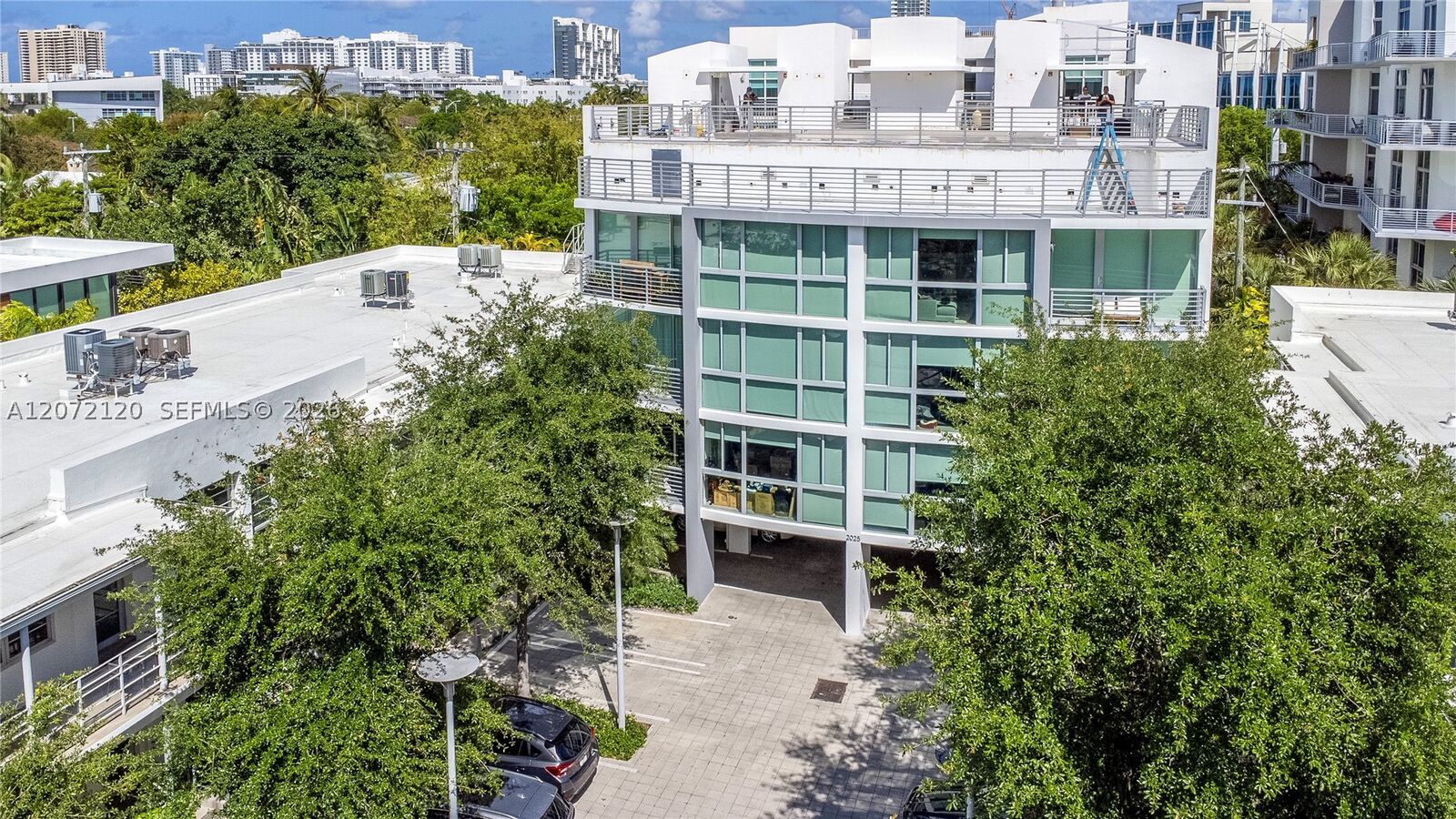 Property Photo: 2025 Meridian Ave 2 FL 33139