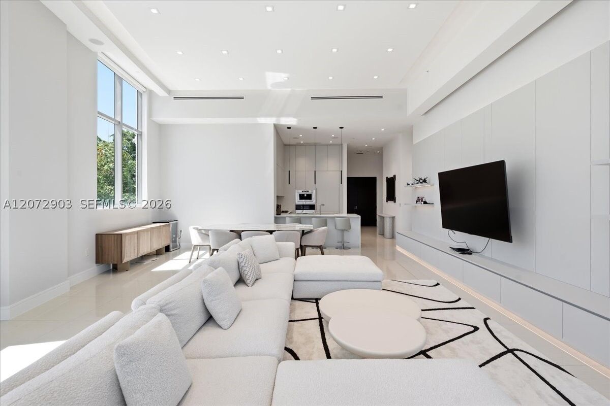 Property Photo:  3250 NE 188th St 101  FL 33180 