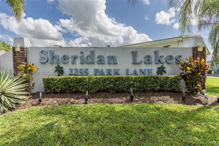 Property Photo: 2223 Park Ln 314 FL 33021