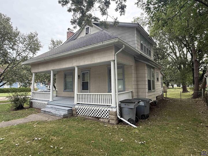 Property Photo: 628 Sylvan St KS 66801