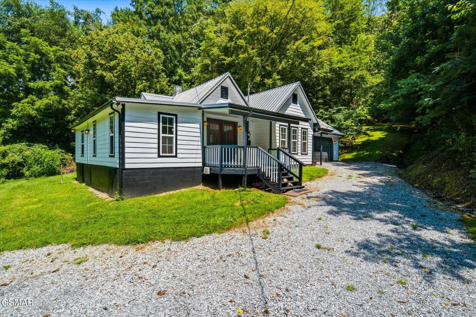 Property Photo: 890 Indian Gap Road TN 37876