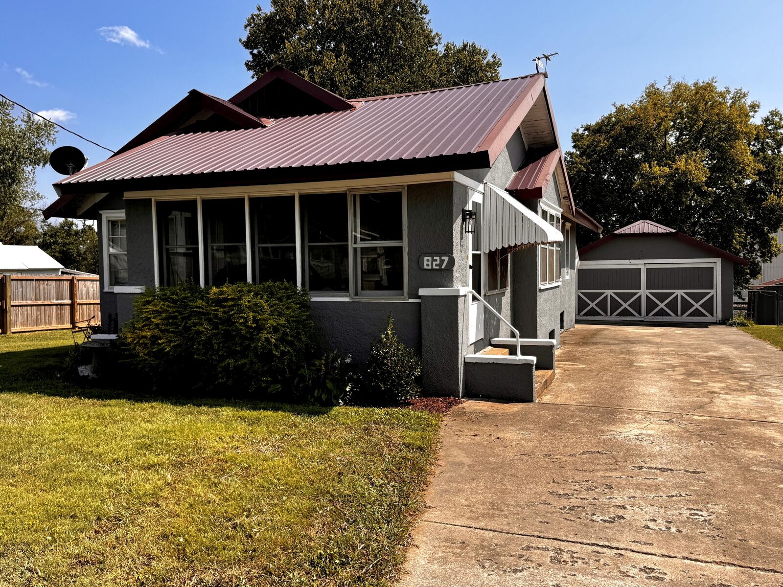 Property Photo: 827 Main Street MO 65689