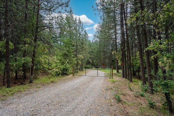 Property Photo: 28420 N Thunderhill Ln WA 99003